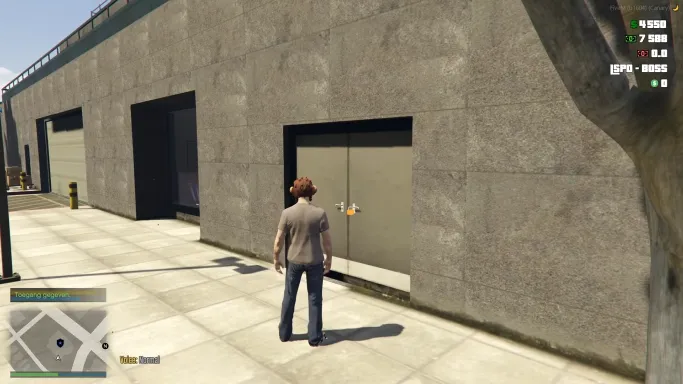 Player interacting with a secured building using the ESX Door Lock System in GTA RP
