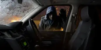 FiveM ESX script NPC car looting in roleplay scene