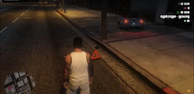 Player placing a warning triangle using the ESX Warning Triangle Script in GTA RP.